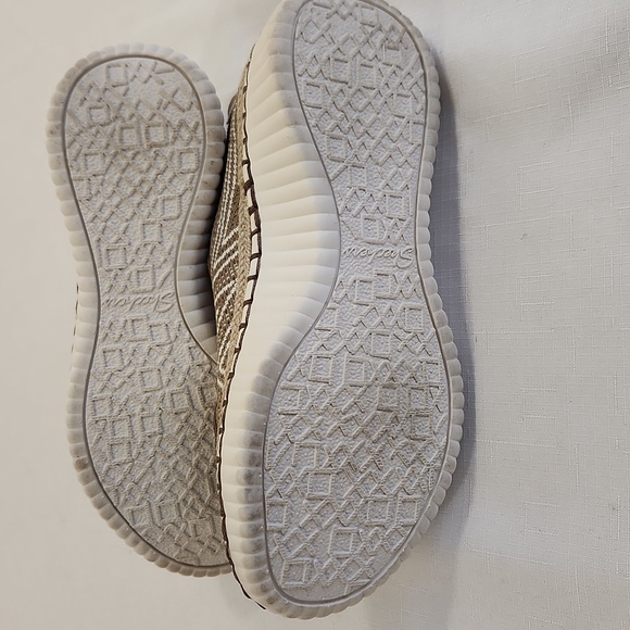 Skechers Wilshire BLVD Bellevue Tan White Sneakers. Size 6 - Picture 9 of 9